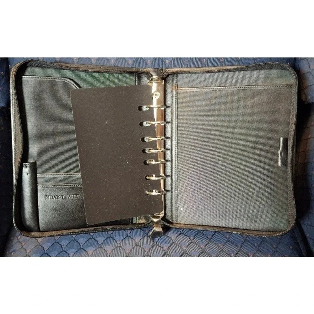 Day-Timer Black Leather Zippered 7-Ring Planner Organizer Portfolio Cover